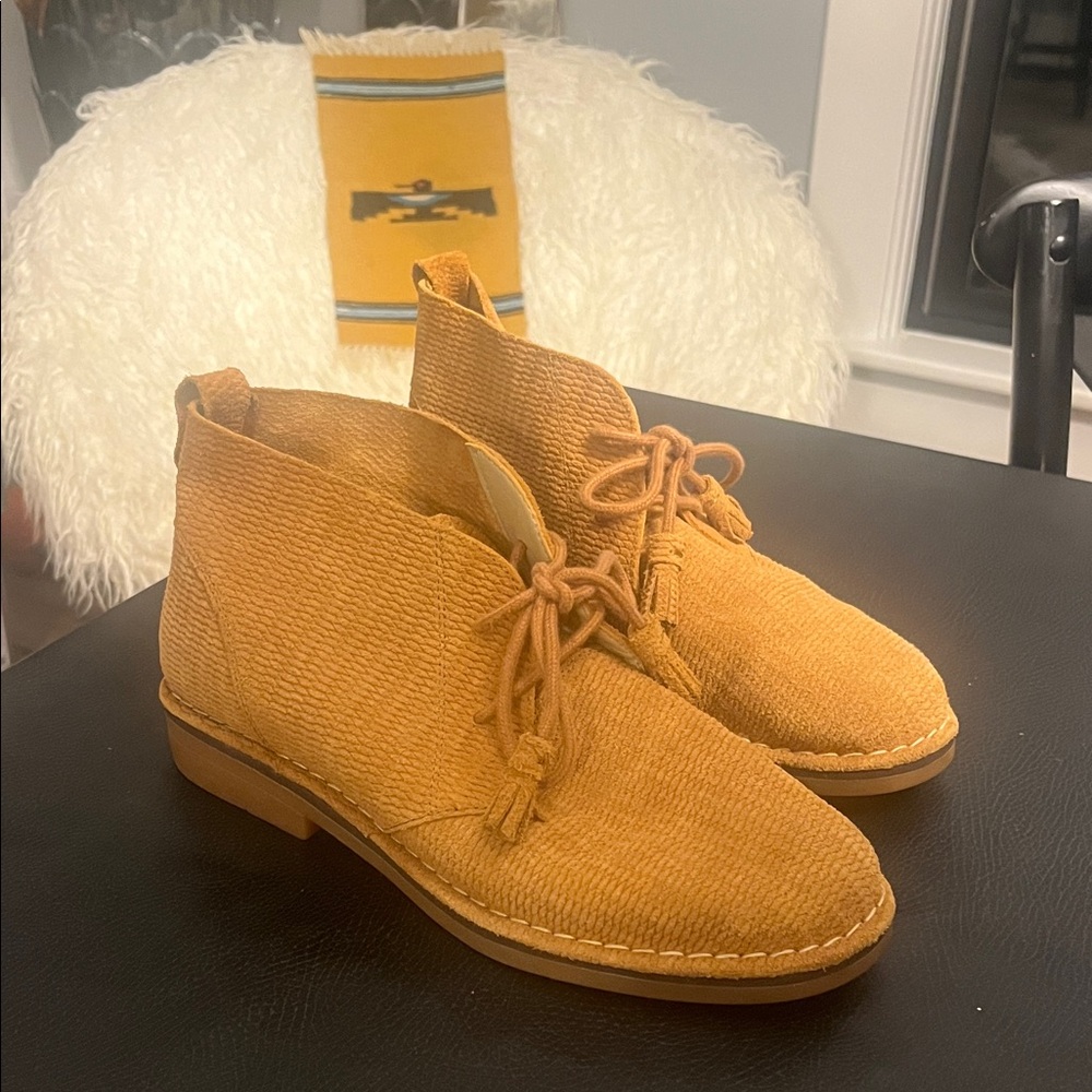 Hush Puppies Women's Cyra Catelyn Boots Chukka Desert Cognac Suede With Tassel